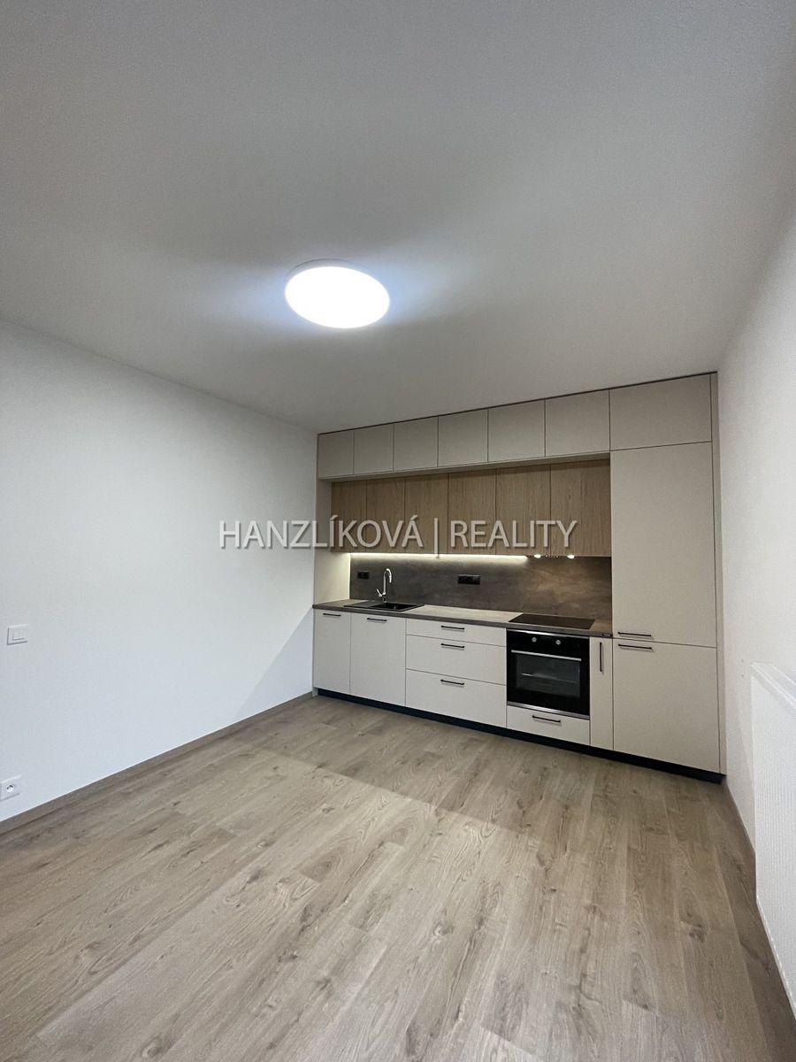 Pronájem bytu 2+kk 40 m² – fotografie 4