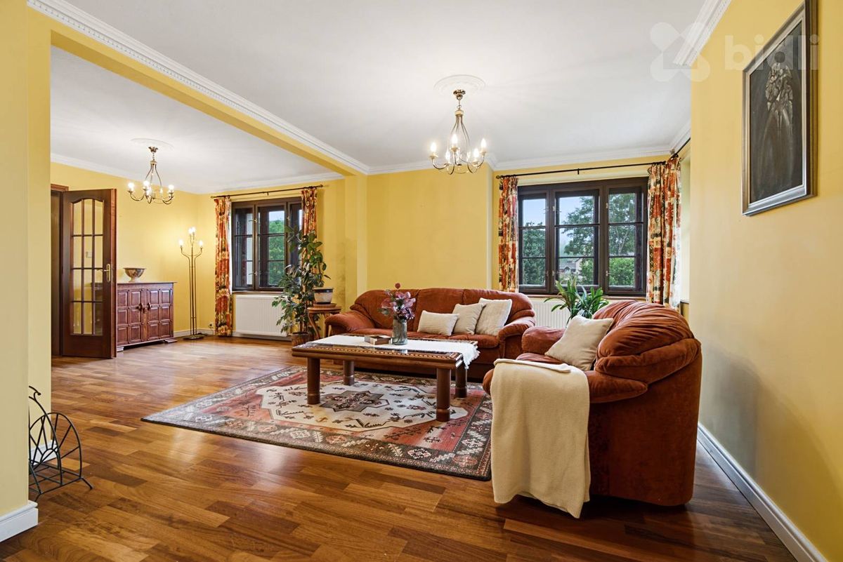 Prodej rodinného domu 306 m², pozemek 610 m² – fotografie 3