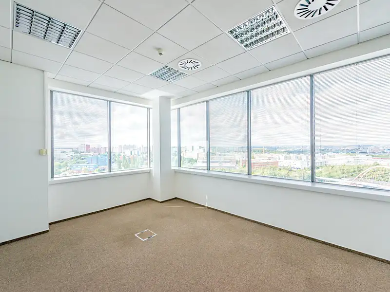 Pronájem kanceláře 120 m², Praha – náhled fotky 3