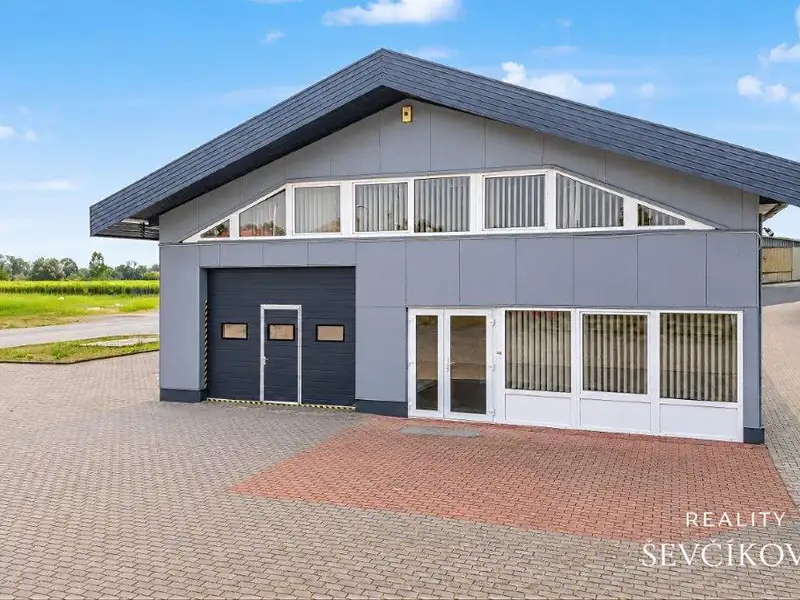 Pronájem obchodního prostoru 700 m², Hradec Králové – náhled fotky 1