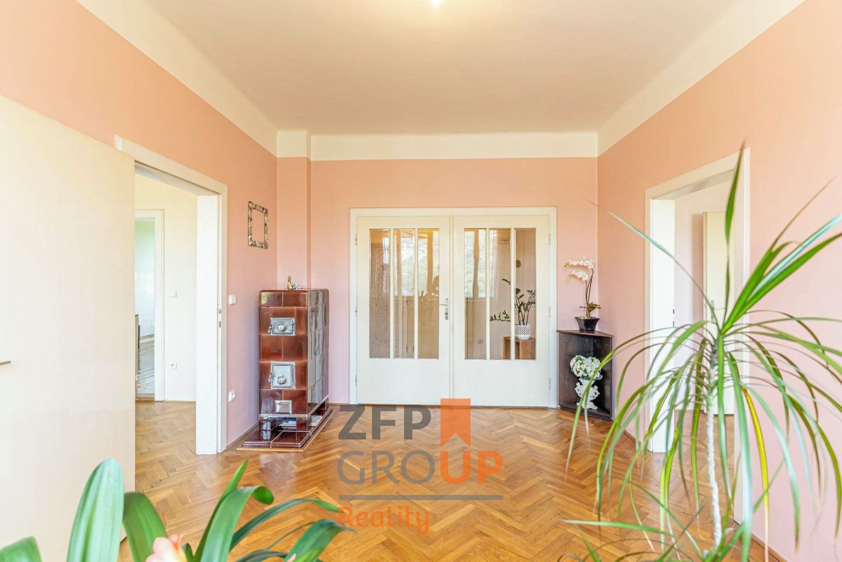 Prodej rodinného domu 228 m², pozemek 717 m² – fotografie 3