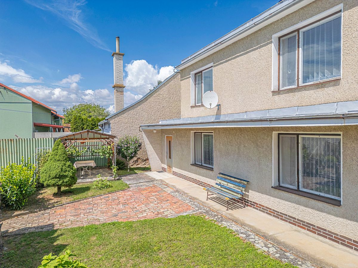 Prodej rodinného domu 173 m², pozemek 996 m² – fotografie 2