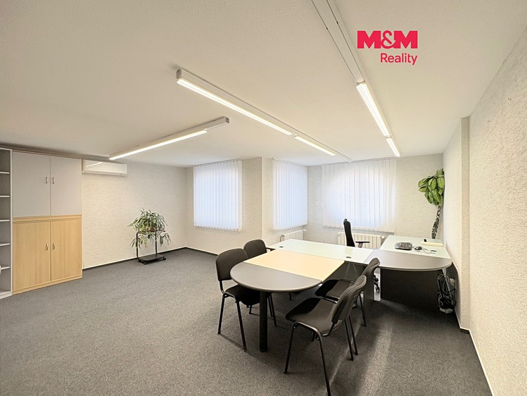 Pronájem komerčního prostoru, 34 m² (1 z 6)