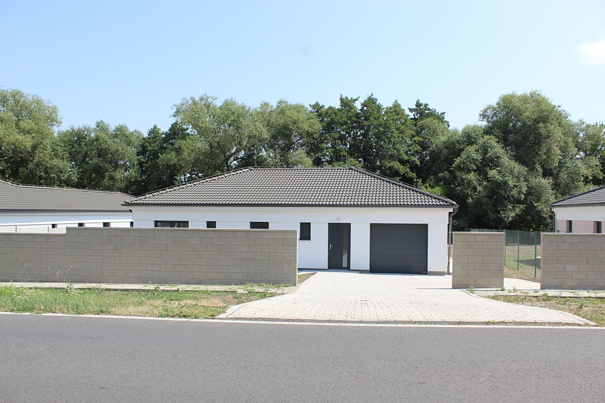 Prodej rodinného domu 125 m², pozemek 746 m² – fotografie 2