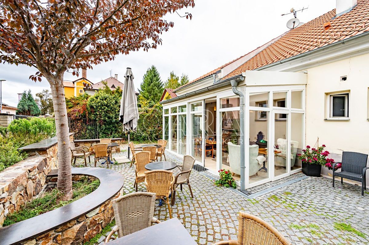 Prodej rodinného domu 377 m², pozemek 577 m² – fotografie 2