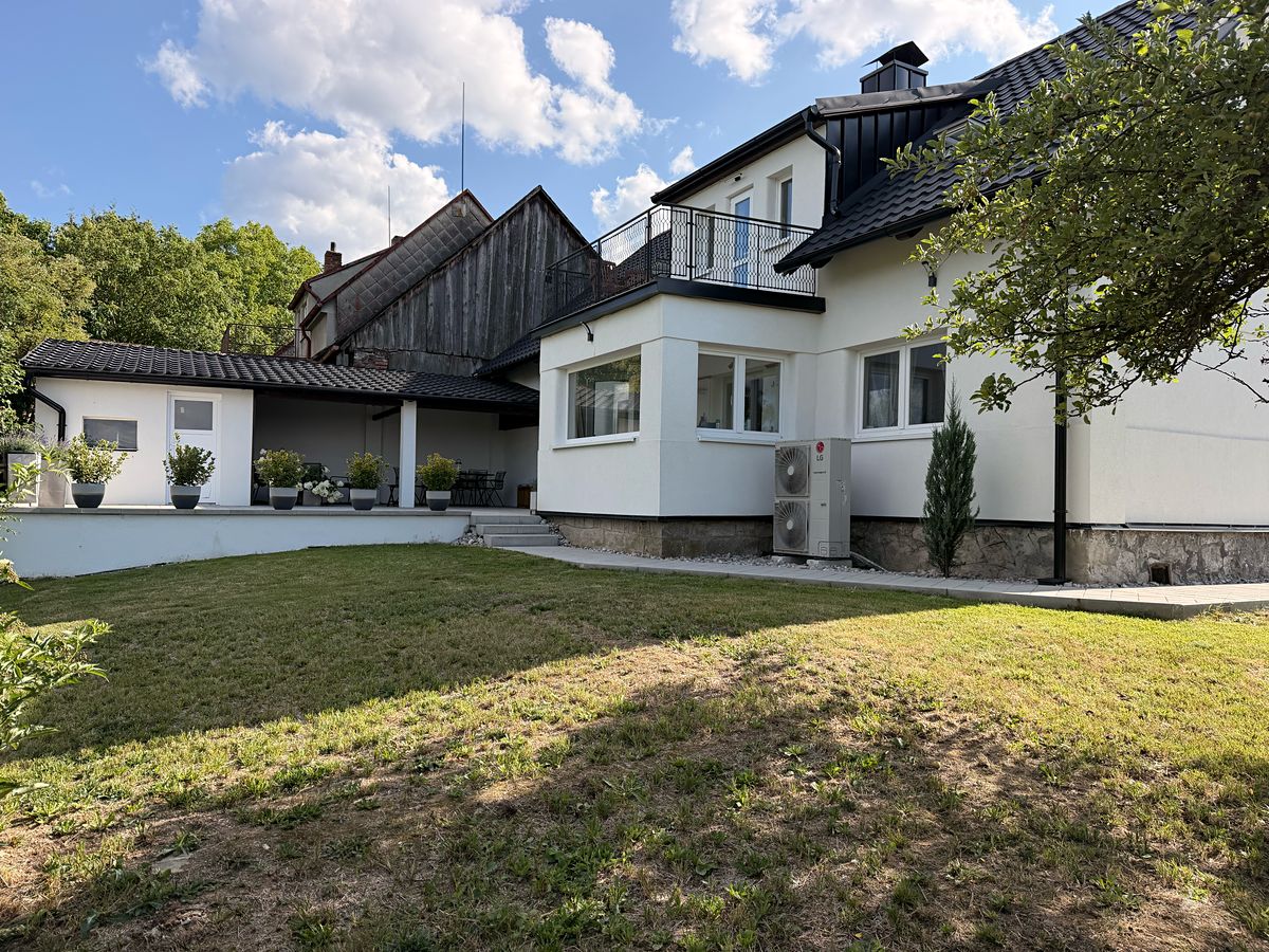Prodej rodinného domu 189 m², pozemek 1448 m²