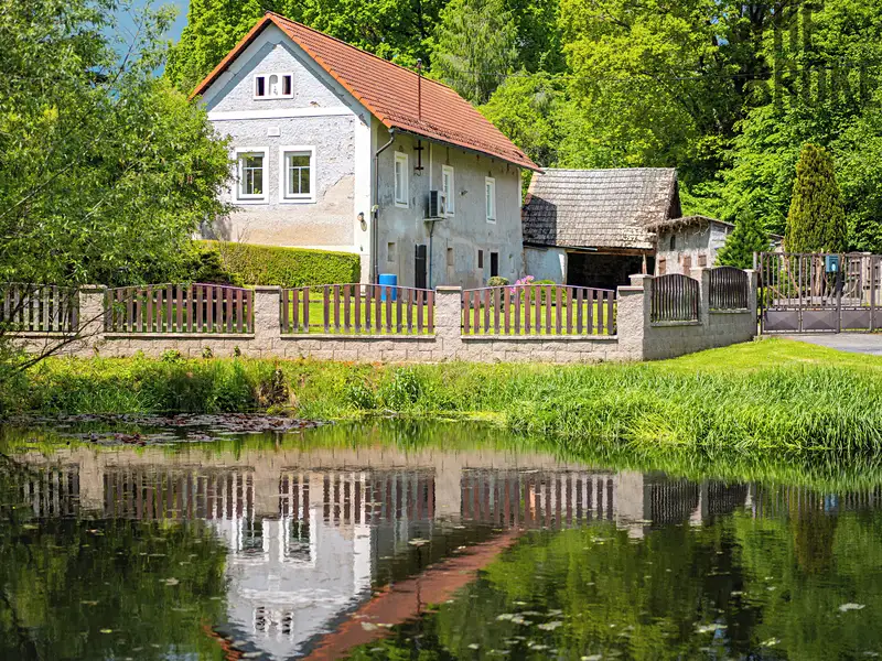 Prodej rodinného domu 79 m², pozemek 5747 m², Neveklov – náhled fotky 1