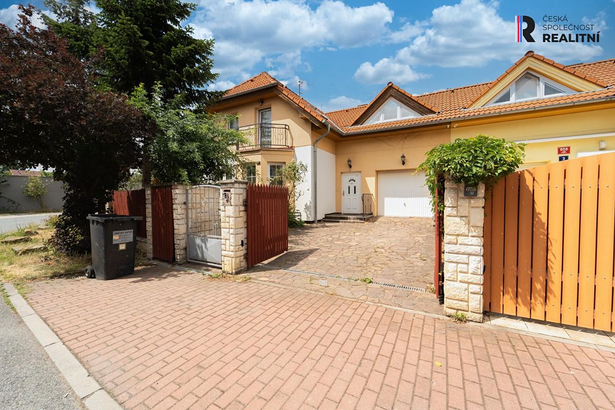 Prodej rodinného domu 168 m², pozemek 427 m² – fotografie 2