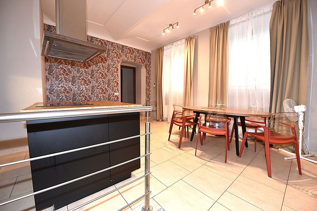 Prodej bytu 6 pokojů a více 224 m² – fotografie 2