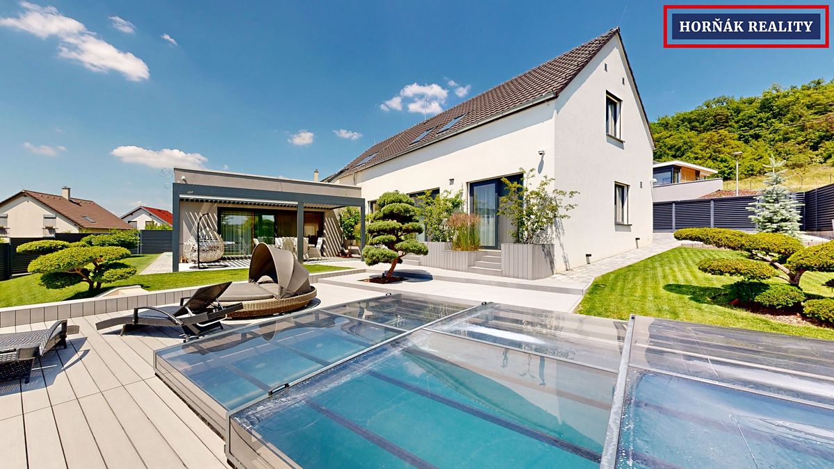 Prodej rodinného domu 288 m², pozemek 863 m²