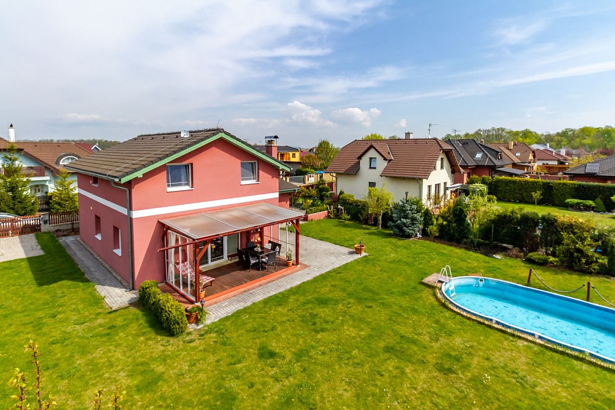 Prodej rodinného domu 159 m², pozemek 792 m² – fotografie 2