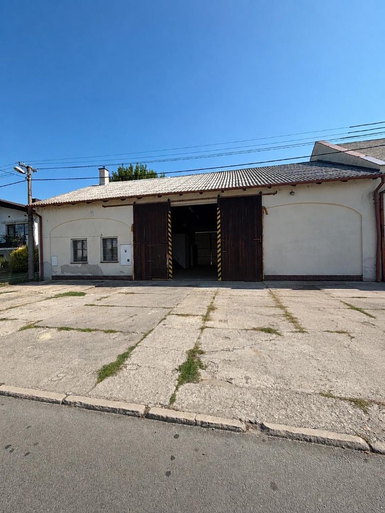 Prodej komerční nemovitosti 300 m²