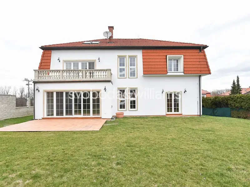 Pronájem rodinného domu 610 m², pozemek 747 m², Průhonice – náhled fotky 1