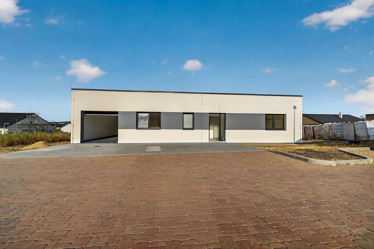Prodej rodinného domu 183 m², pozemek 702 m² – fotografie 2