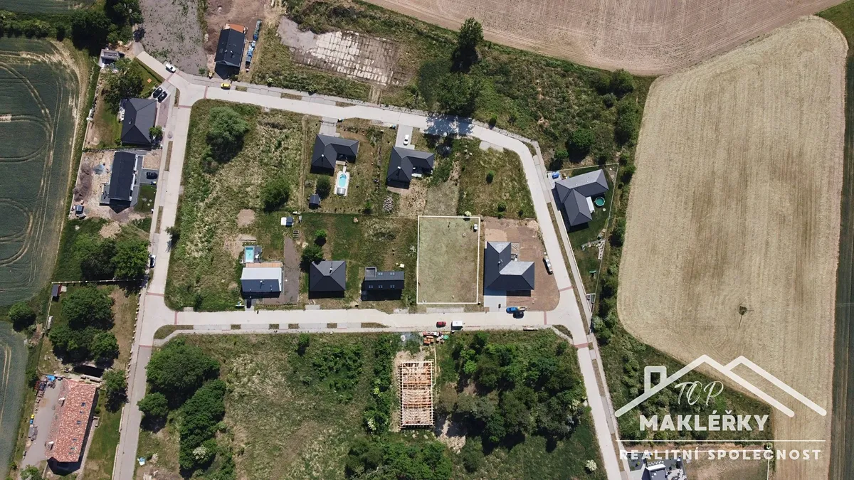 Prodej stavebního pozemku 898 m²