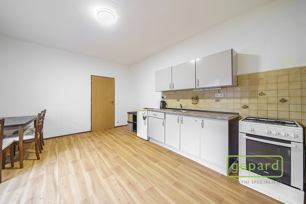 Prodej rodinného domu 201 m², pozemek 154 m² – fotografie 3