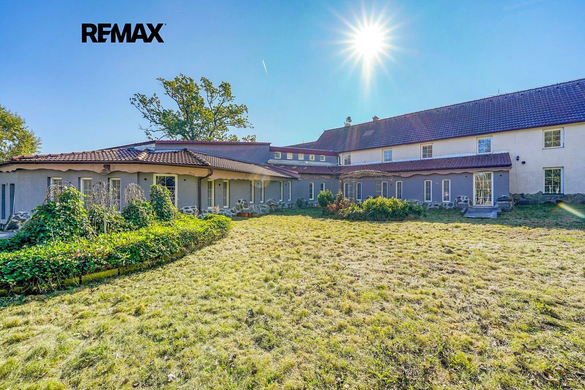 Prodej rodinného domu 952 m², pozemek 2493 m² – fotografie 2
