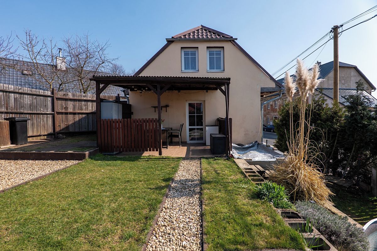Prodej rodinného domu 100 m², pozemek 235 m²