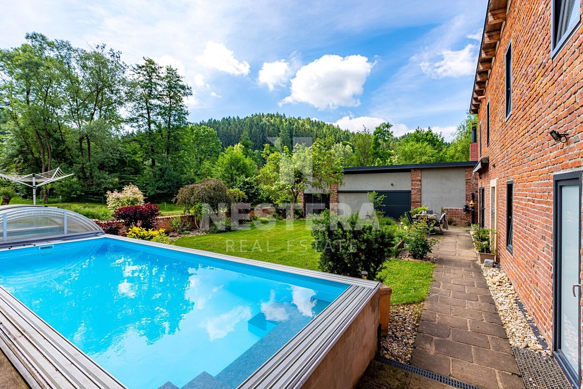 Prodej vícegeneračního domu 341 m², pozemek 798 m² – fotografie 2