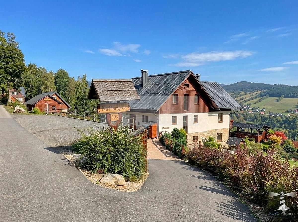 Prodej rodinného domu 345 m², pozemek 1850 m² – fotografie 3