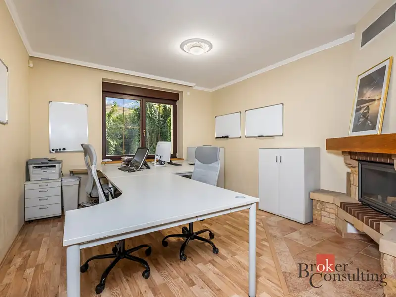 Prodej vily 287 m², pozemek 654 m², Praha – náhled fotky 2