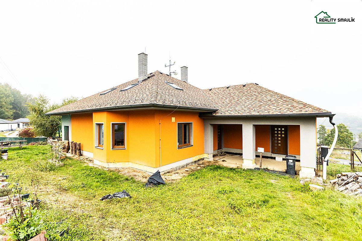 Prodej rodinného domu 250 m², pozemek 1048 m²