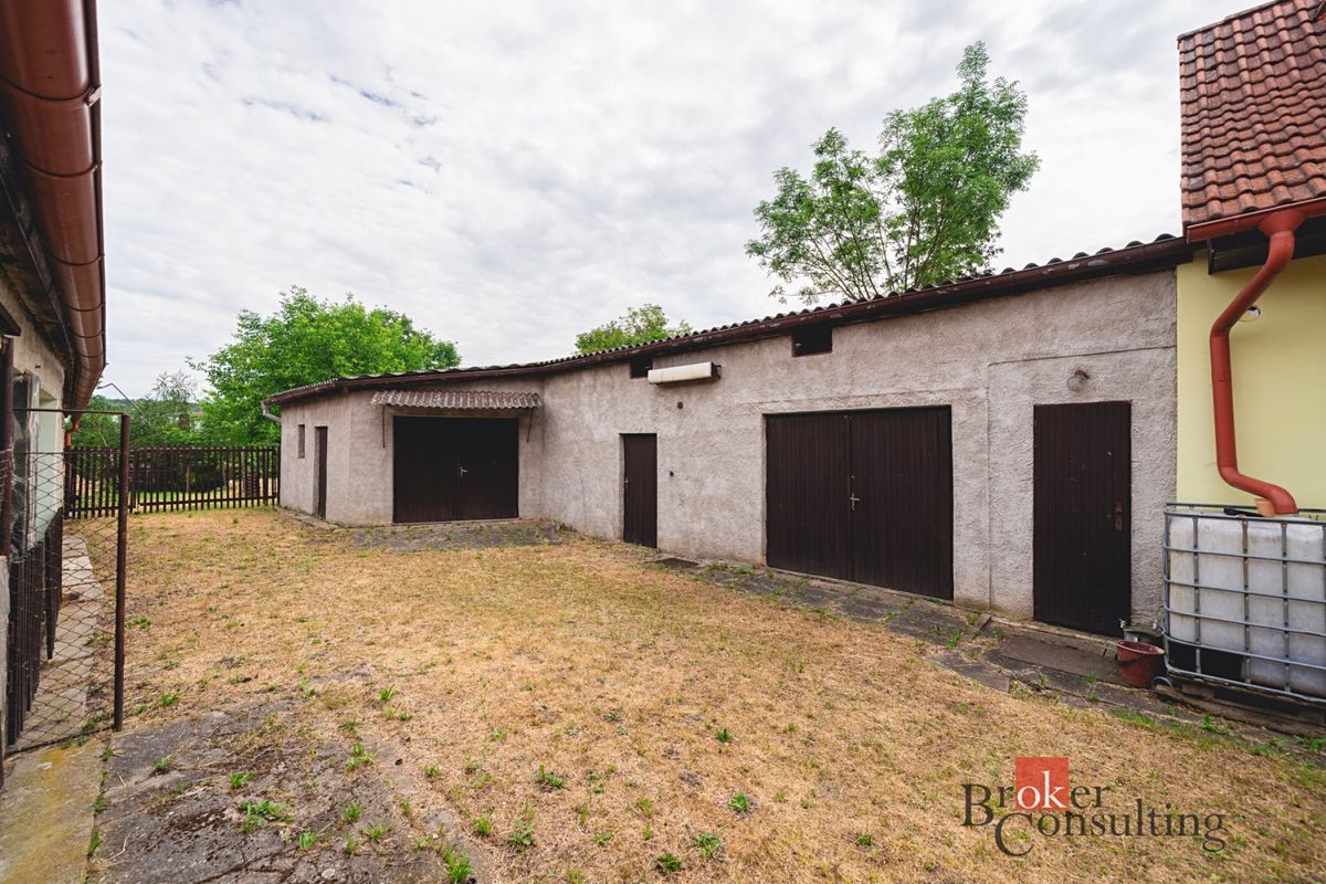 Prodej rodinného domu 77 m², pozemek 1095 m² – fotografie 2