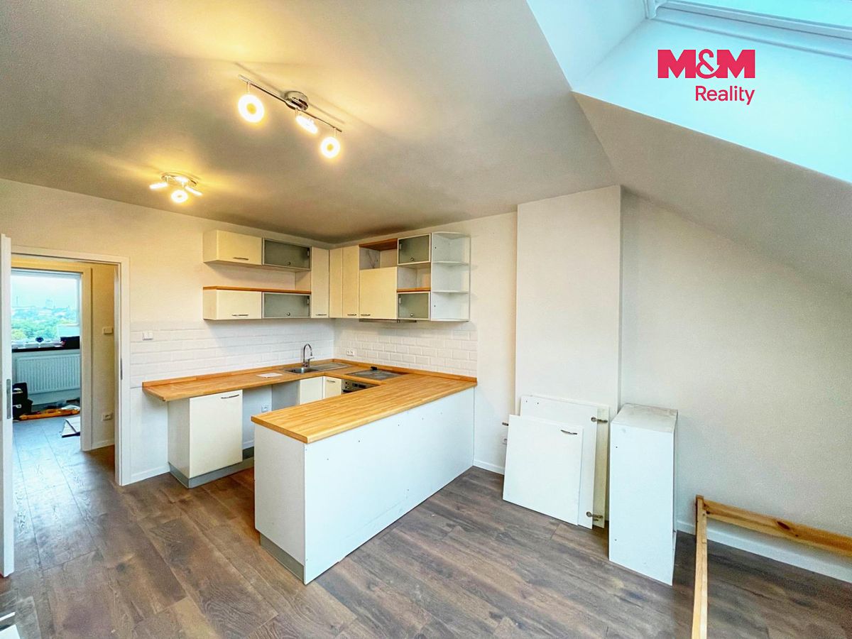 Prodej rodinného domu 246 m², pozemek 223 m² – fotografie 3