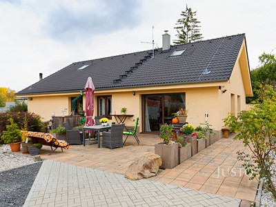 Prodej  rodinného domu 227 m², pozemek 1 747 m²