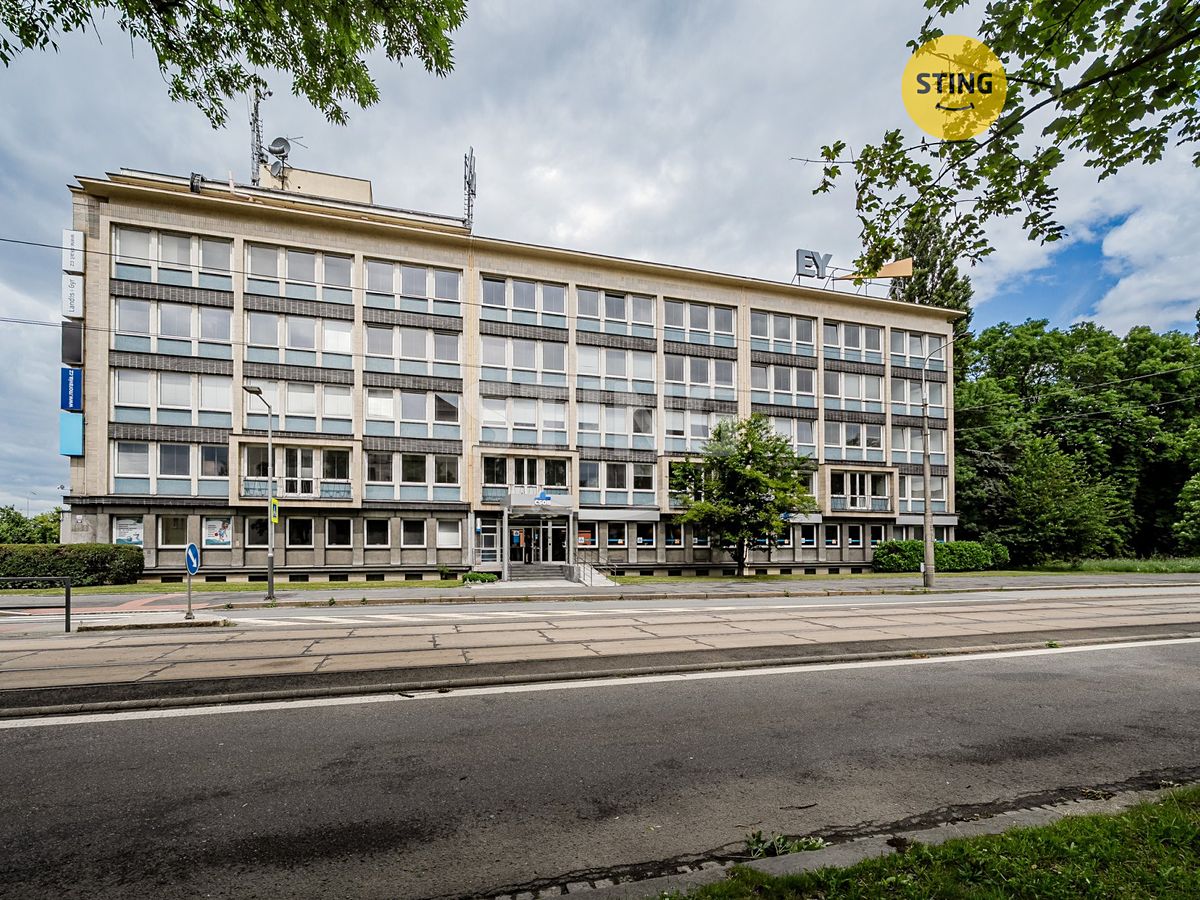 Pronájem kanceláře 165 m²