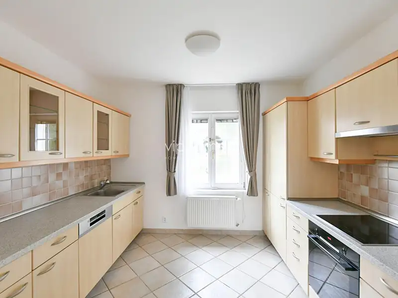 Pronájem rodinného domu 129 m², pozemek 443 m², Praha – náhled fotky 2