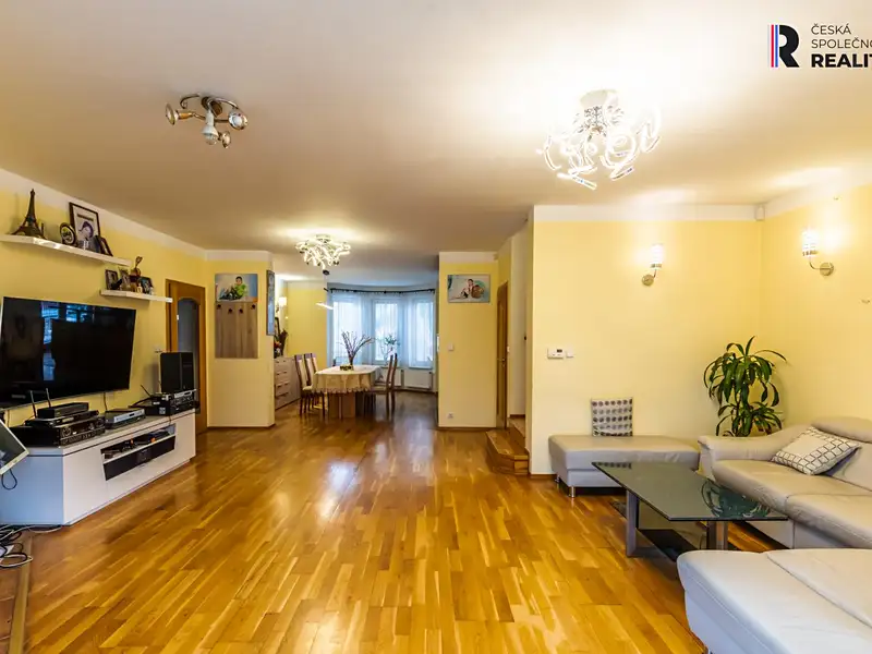 Prodej rodinného domu 168 m², pozemek 427 m², Praha – náhled fotky 3
