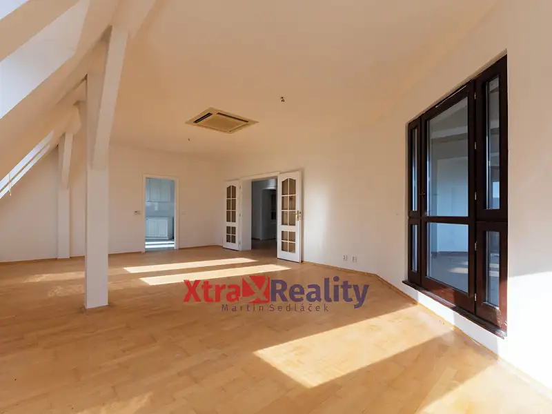 Prodej komerční nemovitosti 2300 m², Modlany – náhled fotky 2