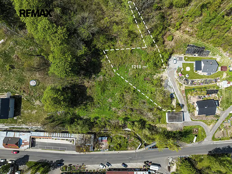 Prodej stavebního pozemku 1218 m², Petrovice – náhled fotky 3