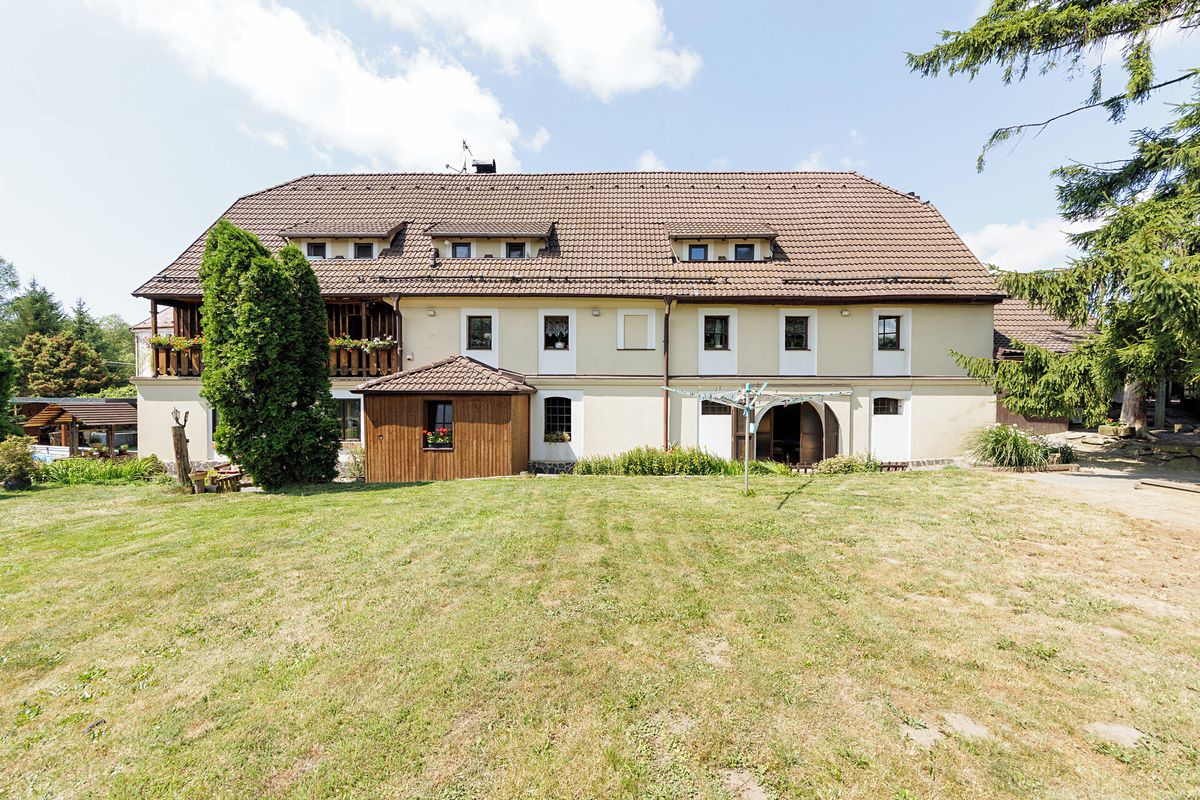 Prodej rodinného domu 478 m², pozemek 4241 m² – fotografie 2