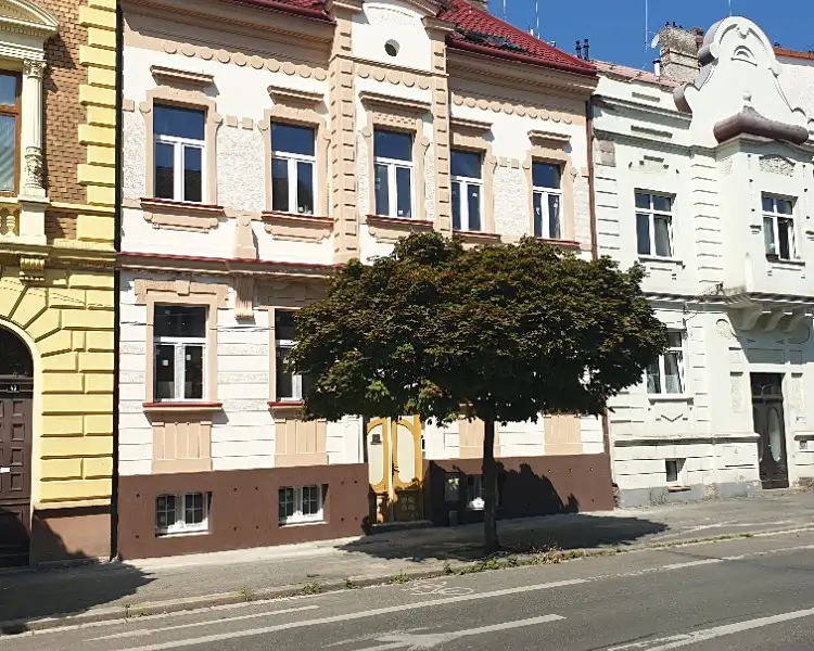 Prodej rodinného domu 390 m², pozemek 136 m², Kolín – náhled fotky 1