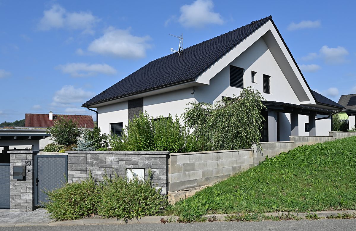 Prodej rodinného domu 225 m², pozemek 803 m² – fotografie 3
