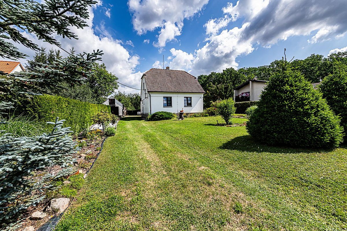 Prodej rodinného domu 130 m², pozemek 1038 m² – fotografie 2