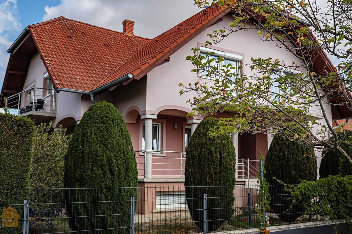 Prodej ubytovacího zařízení 429 m², Bük – fotka 1 z 3