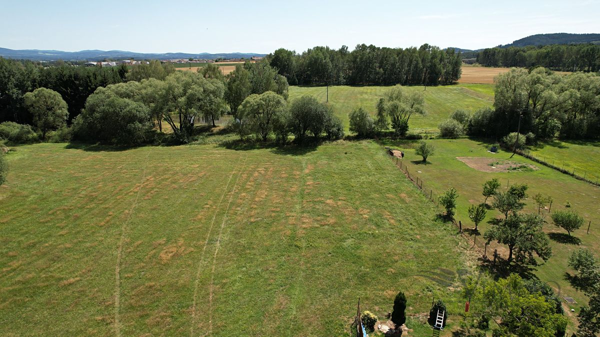 Prodej stavebního pozemku 2410 m² – fotografie 2