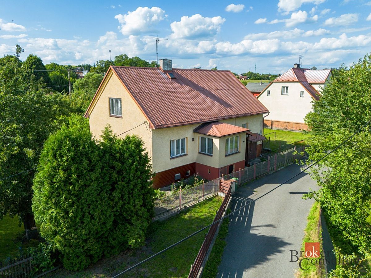 Prodej rodinného domu 300 m², pozemek 768 m² – fotografie 4