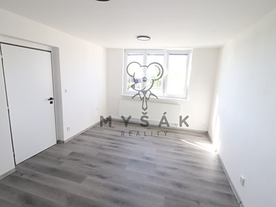 Pronájem bytu 3+kk, 58 m² (2 z 11)