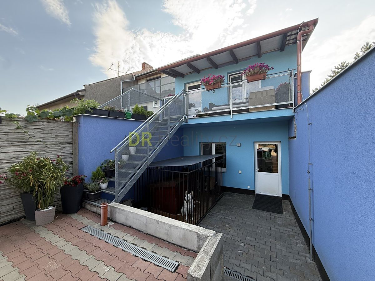 Prodej vícegeneračního domu 164 m², pozemek 322 m² – fotografie 2