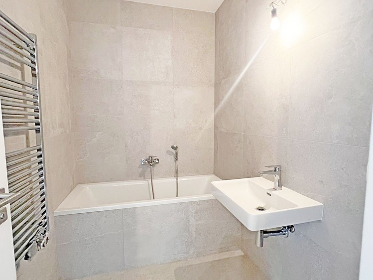 Pronájem bytu 3+kk, 74 m² (12 z 15)