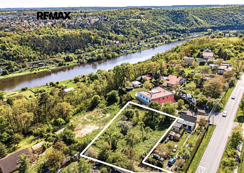 Prodej stavebního pozemku 1070 m² – fotografie 2