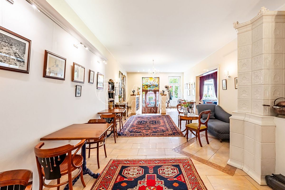 Prodej rodinného domu 377 m², pozemek 577 m² – fotografie 3