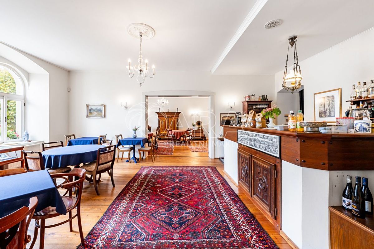 Prodej rodinného domu 377 m², pozemek 577 m² – fotografie 4