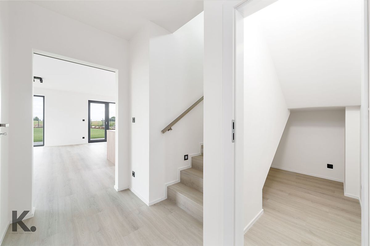 Pronájem rodinného domu 196 m², pozemek 850 m² – fotografie 5