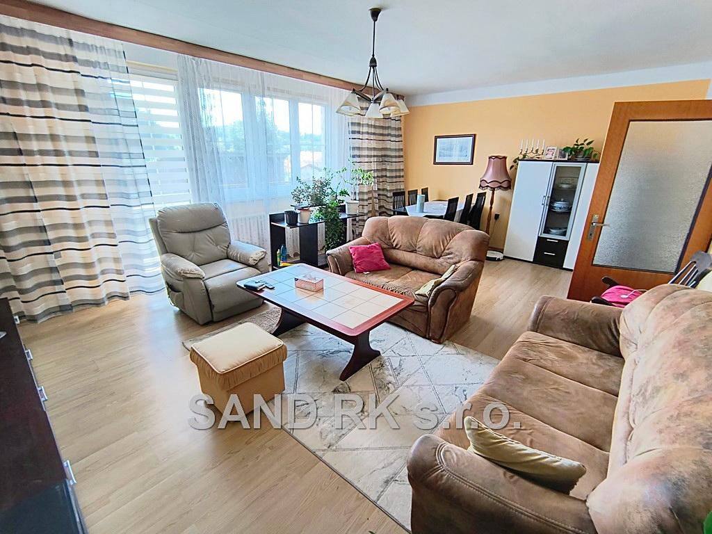 Prodej rodinného domu 190 m², pozemek 805 m² – fotografie 2