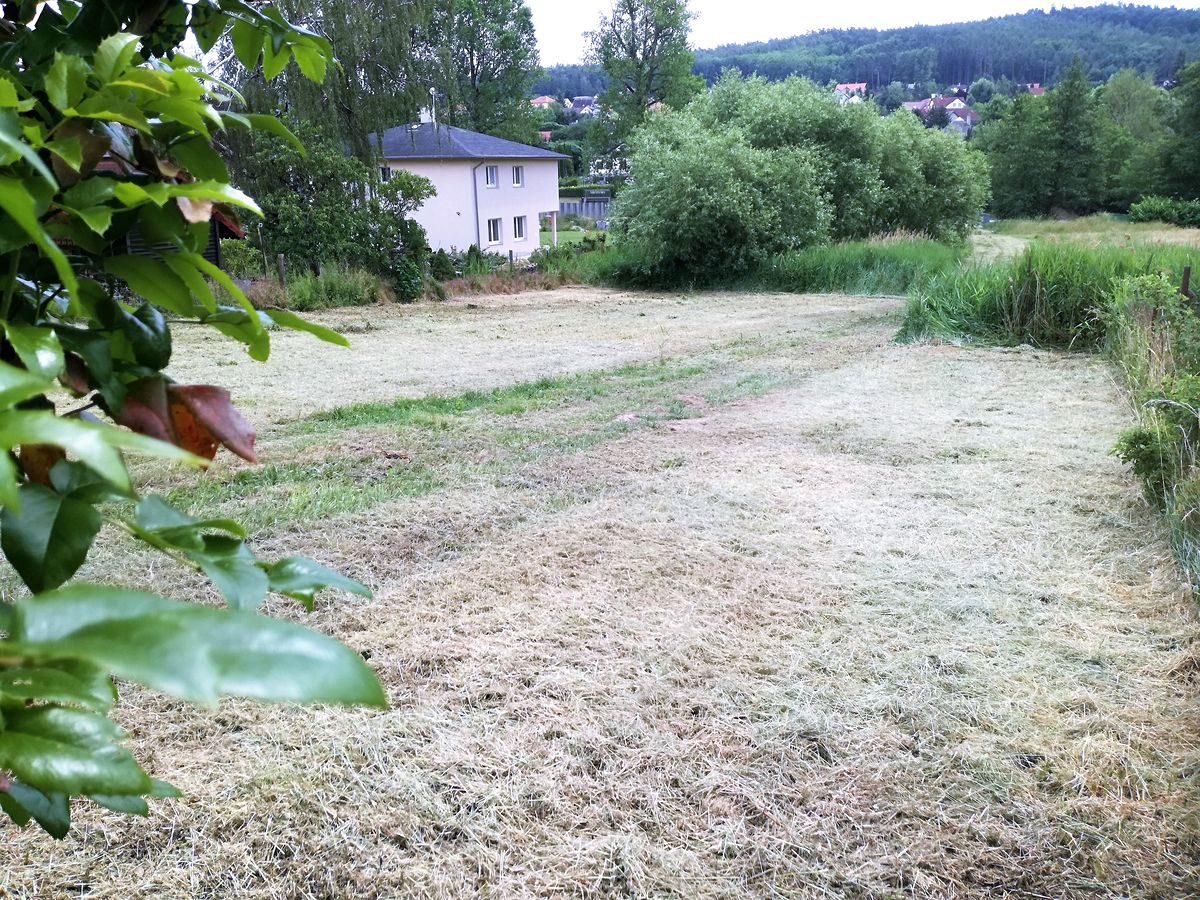 Prodej stavebního pozemku 985 m² – fotografie 3
